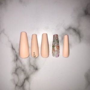Matte floral press on nails